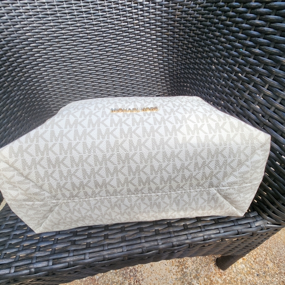 Euc Michael Kors Leather Shoulder Bag Purse - Picture 9 of 12